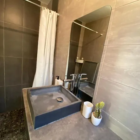 Maison Entiere Avec Jardin Et Belle Vue